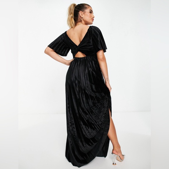 ASOS DESIGN twist back pleated empire waist velvet maxi dress in Black - Picture 2 of 14